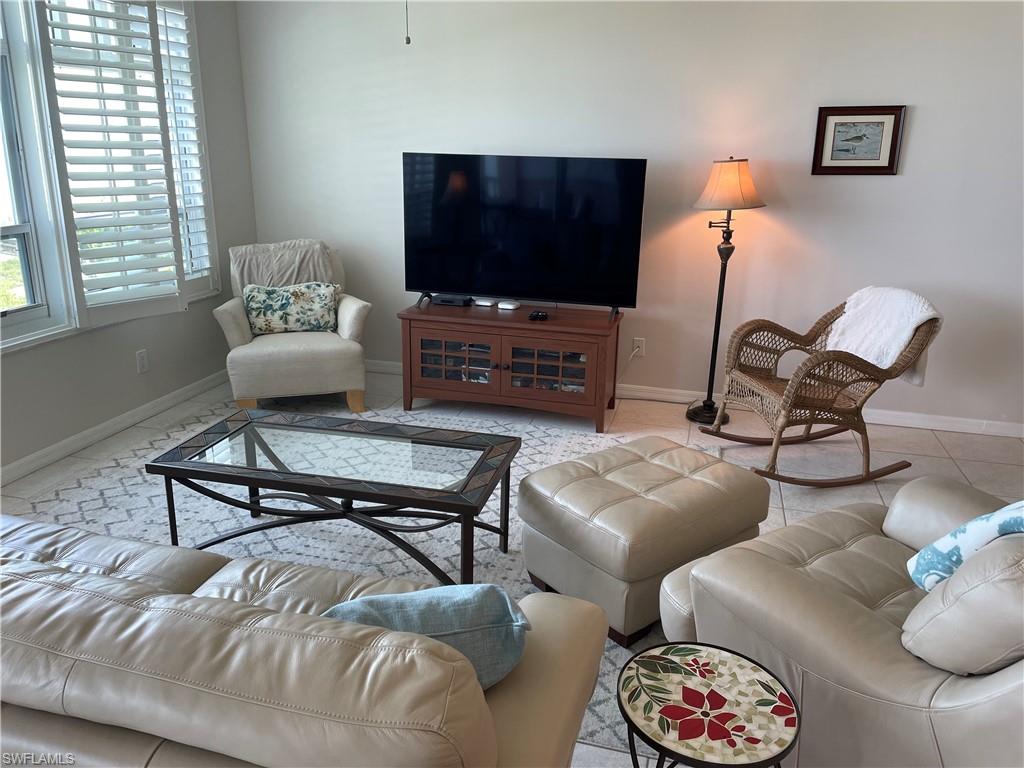 BAREFOOT BEACH CLUB - Residential Lease