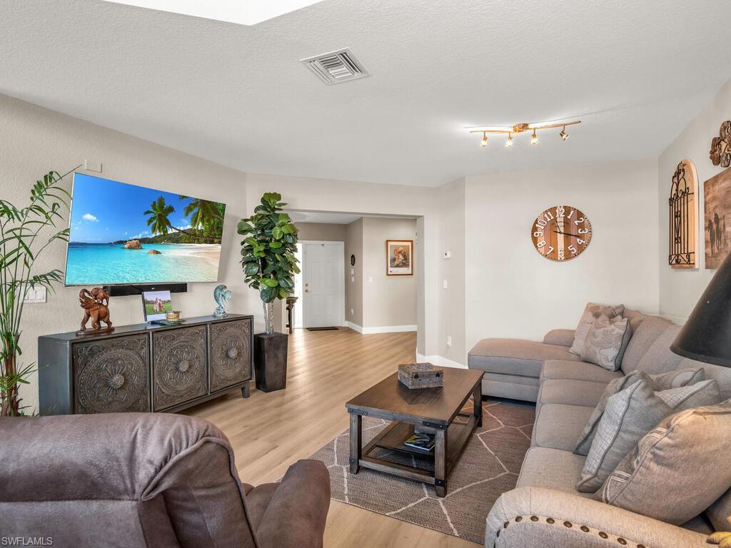 EVENINGSTAR CAY - Residential