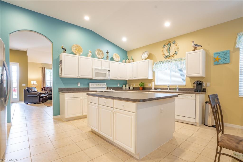 HAMPTON LAKES - Residential