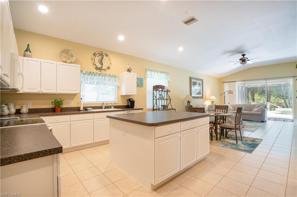 HAMPTON LAKES - Residential