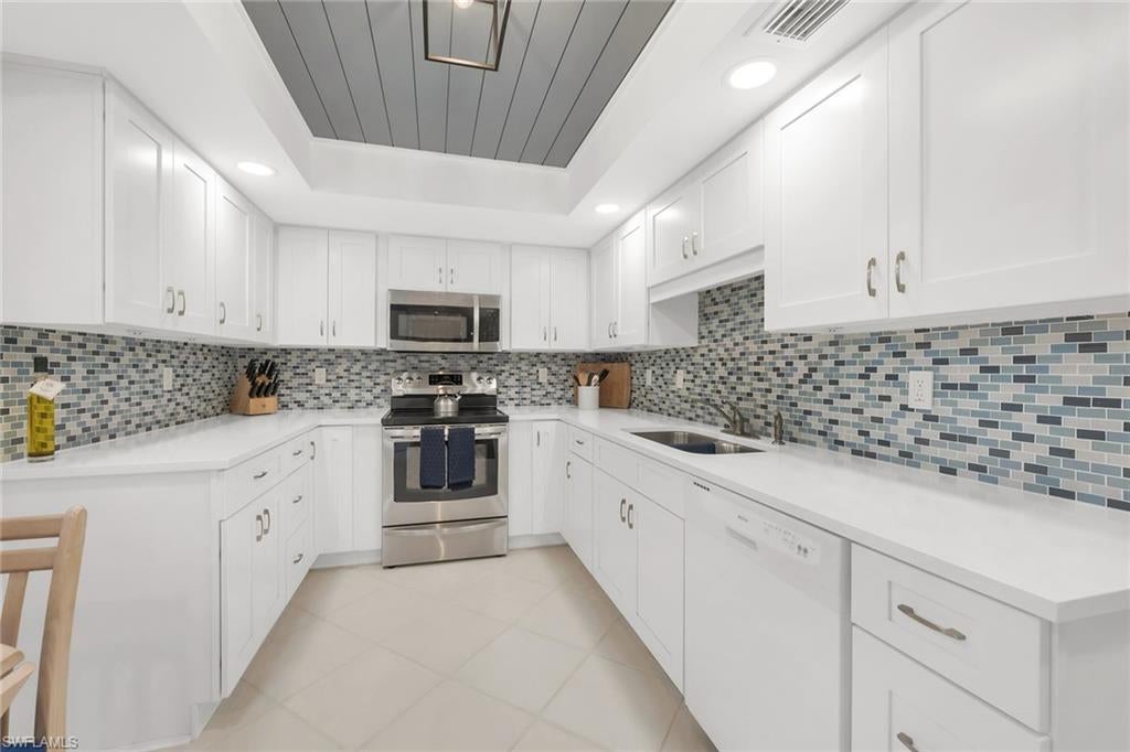 1020 Swallow AVE 102