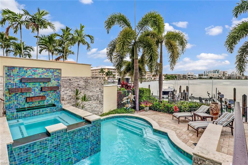 VISTA ROYALE - Residential