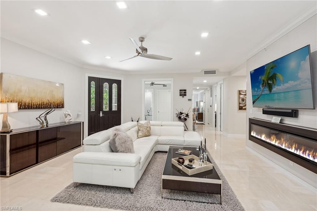 Photo of 173 Colonade CIR #1401, NAPLES, FL 34103 (MLS # 226002484)