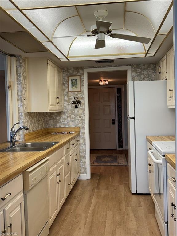 VANDERBILT SURF COLONY - Residential Lease