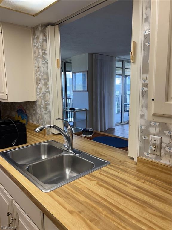 VANDERBILT SURF COLONY - Residential Lease