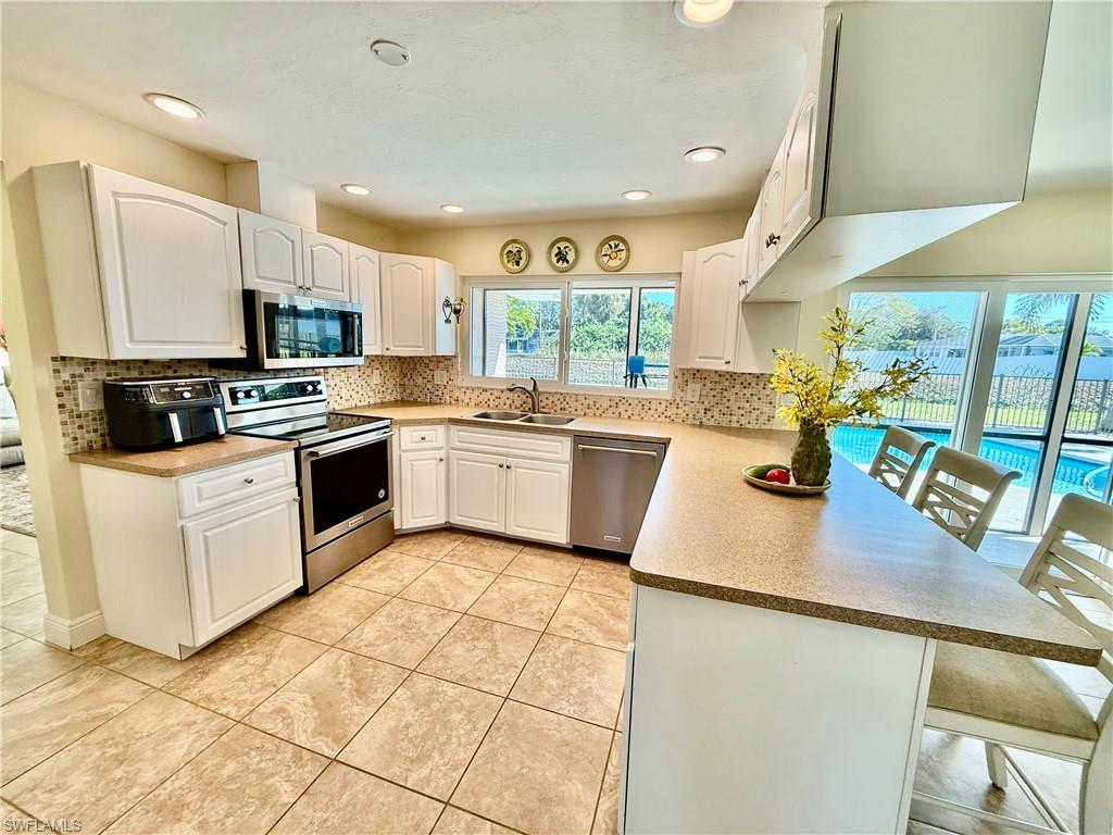 COUNTRY CLUB ESTATES - Residential