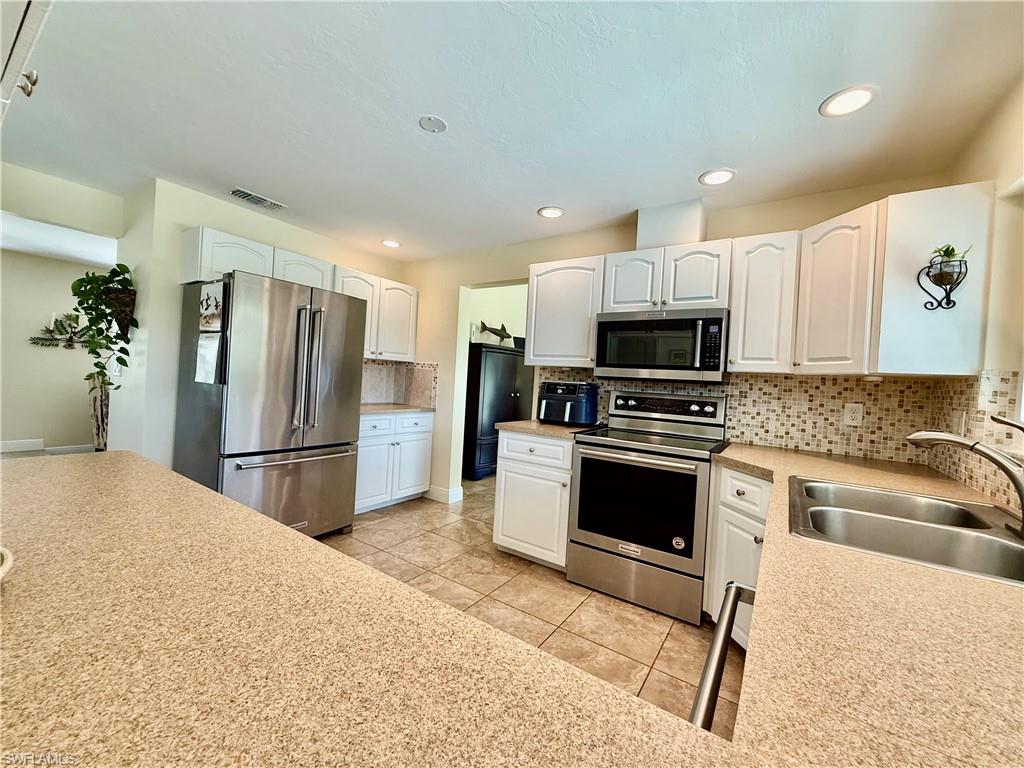 COUNTRY CLUB ESTATES - Residential