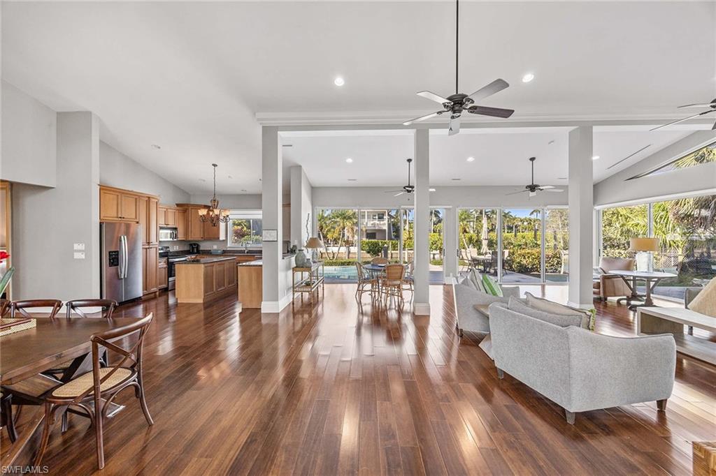 AQUALANE SHORES - Residential