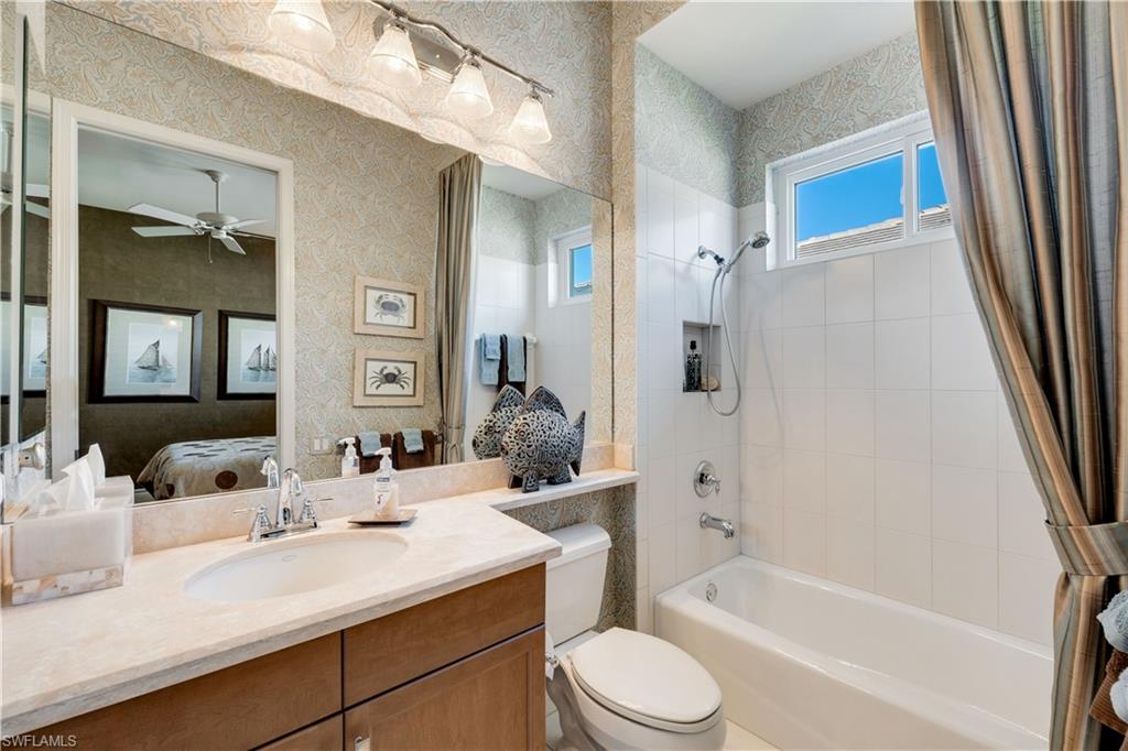 COUNTRY CLUB - Residential