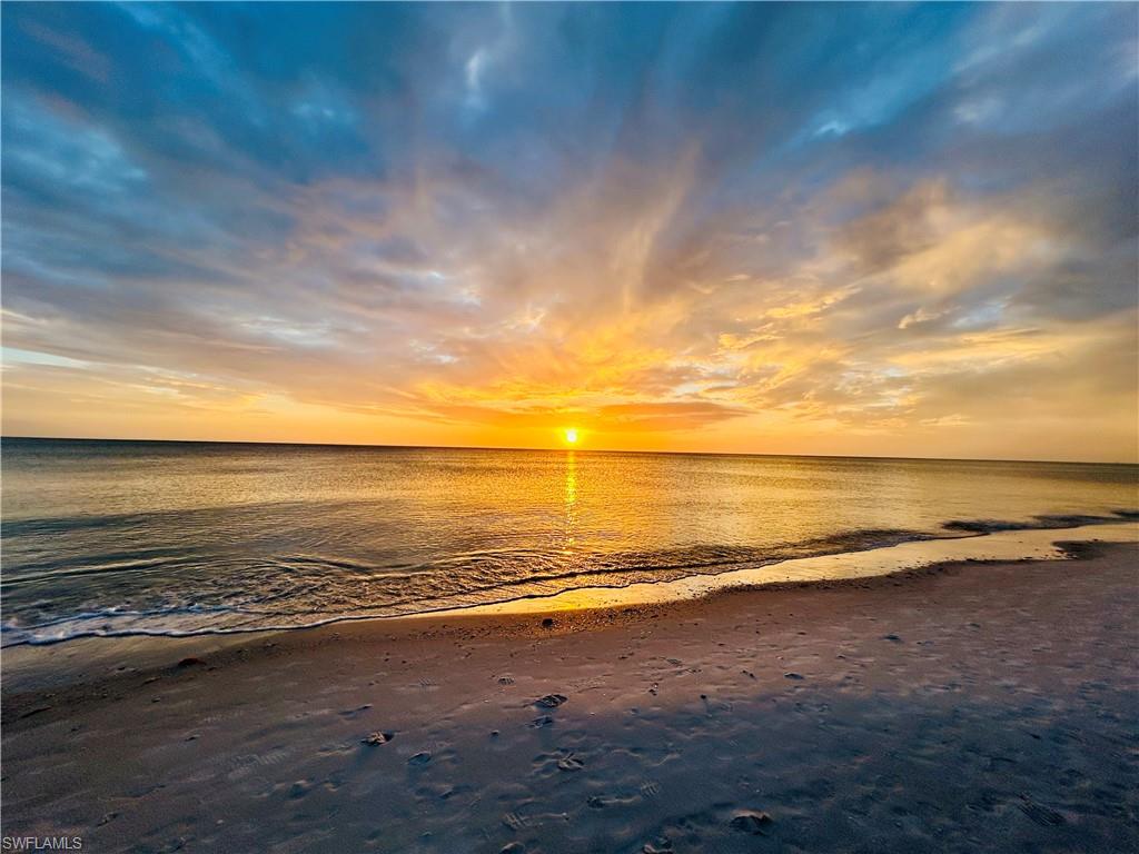 BAREFOOT BEACH CLUB - Residential