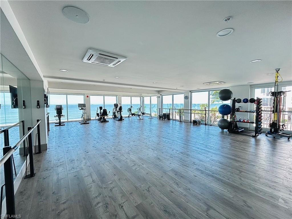 BAREFOOT BEACH CLUB - Residential