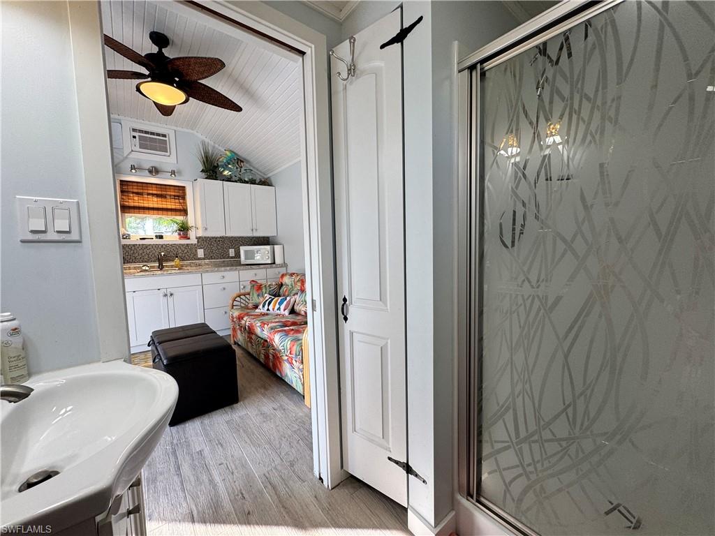 RIVERBEND MOTORCOACH RESORT - Land