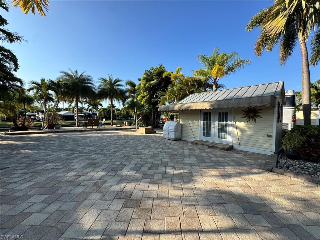 RIVERBEND MOTORCOACH RESORT - Land