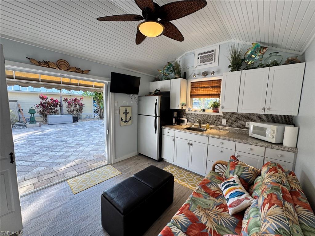 RIVERBEND MOTORCOACH RESORT - Land