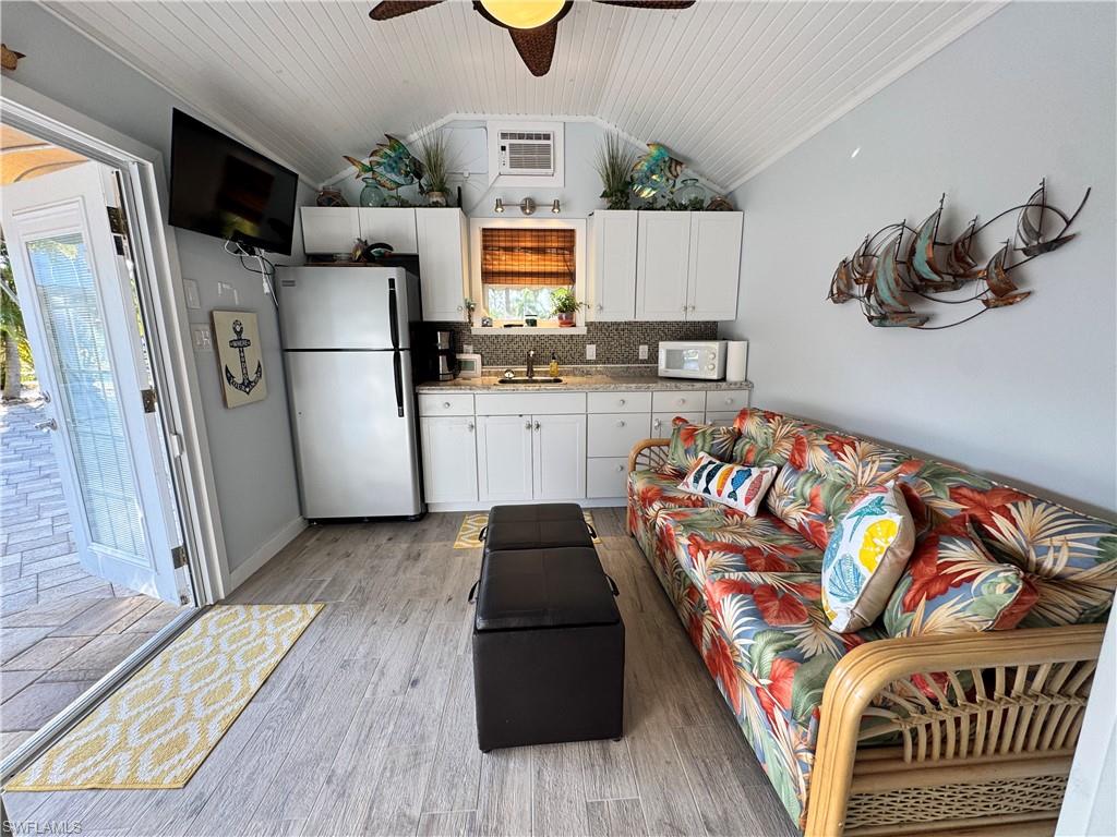 RIVERBEND MOTORCOACH RESORT - Land