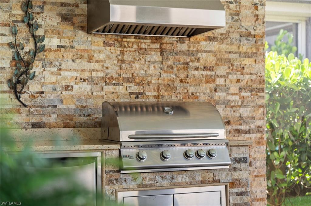 ESPLANADE - Residential Lease