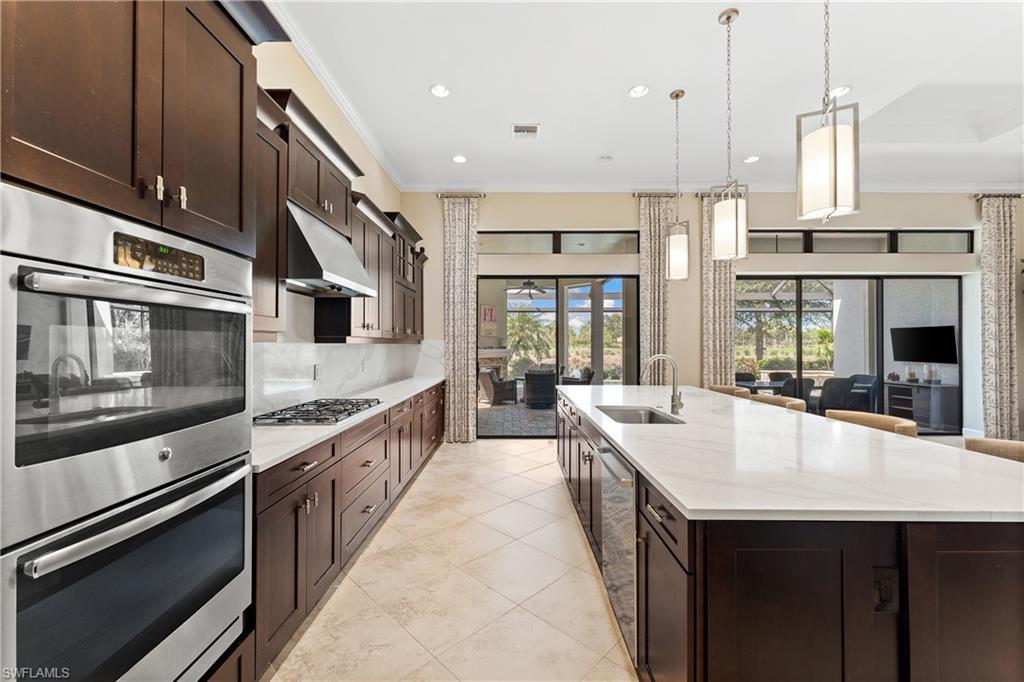 ESPLANADE - Residential Lease