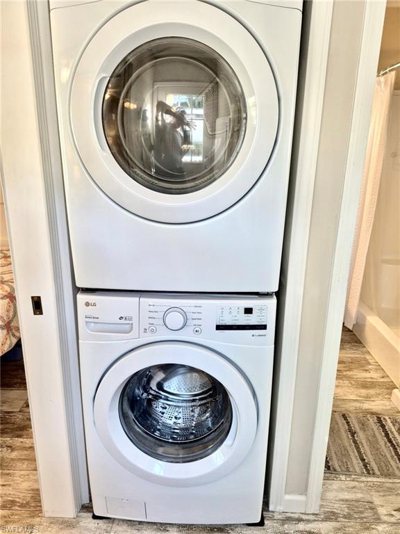 HOLIDAY MANOR - Residential