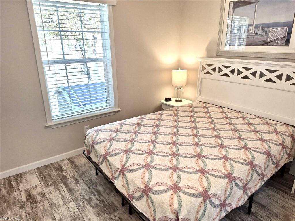 HOLIDAY MANOR - Residential