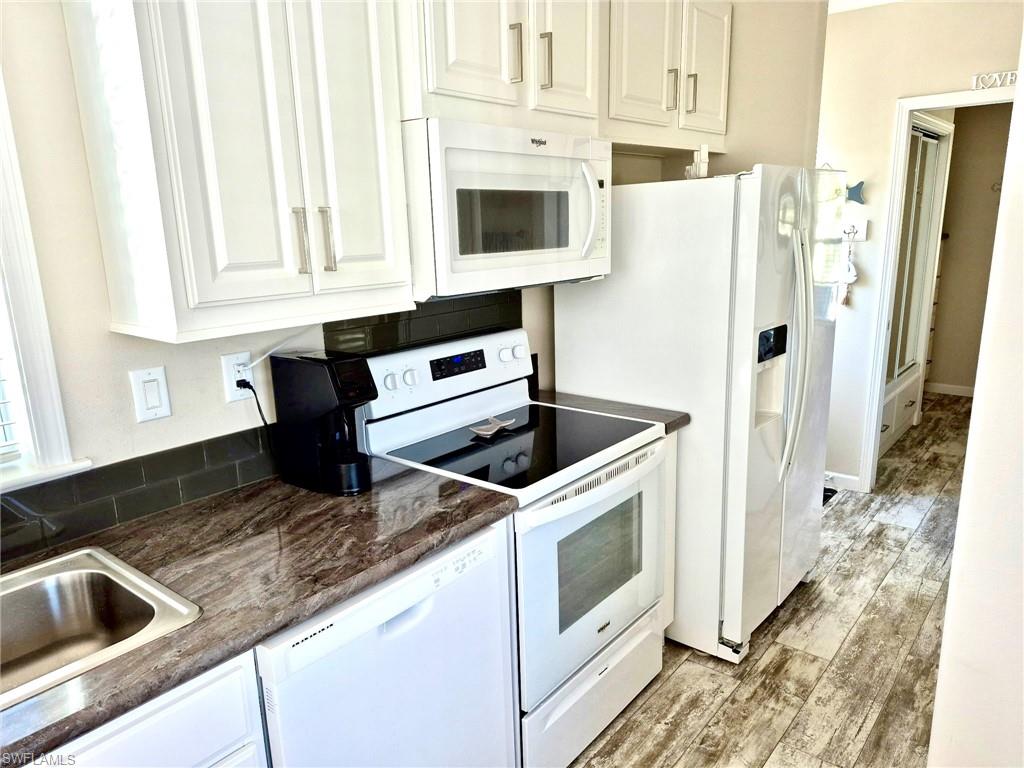 HOLIDAY MANOR - Residential