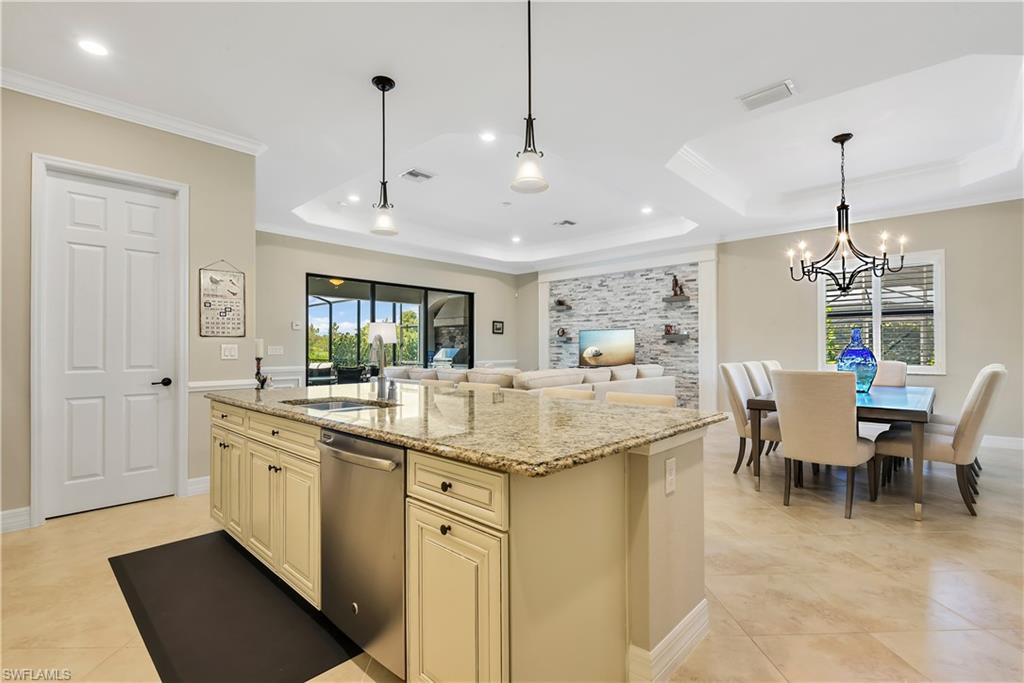 TWIN EAGLES - Residential