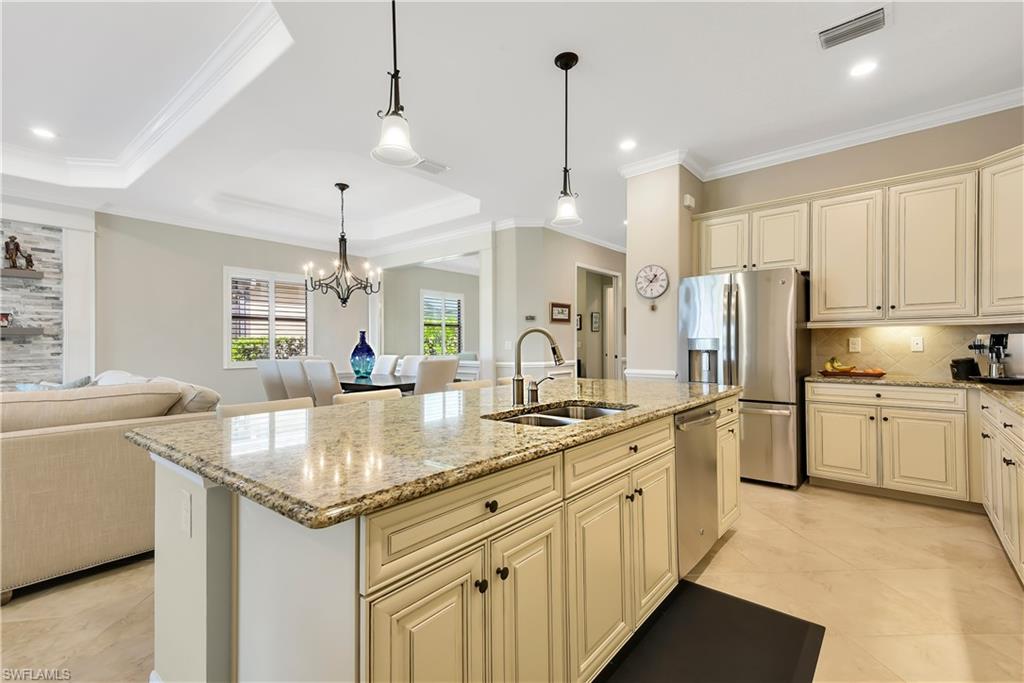 TWIN EAGLES - Residential