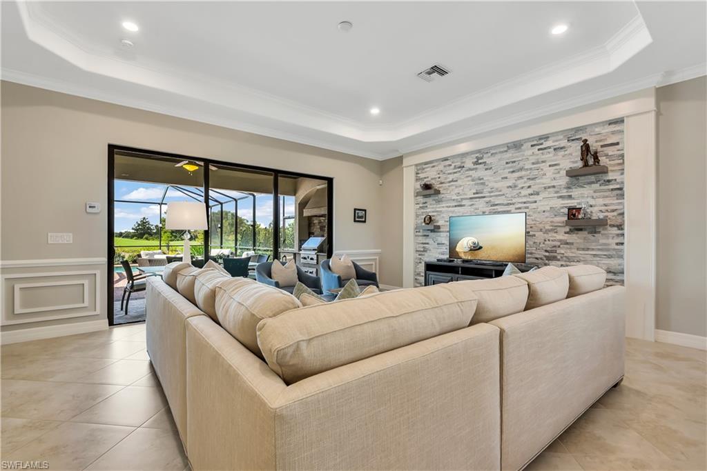 TWIN EAGLES - Residential