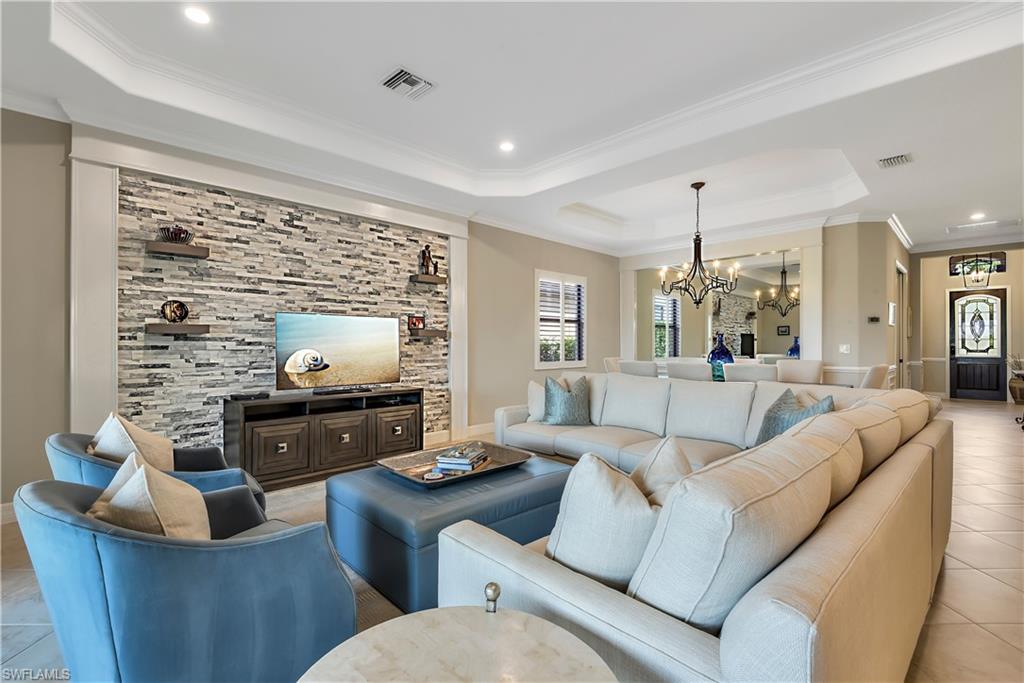 TWIN EAGLES - Residential