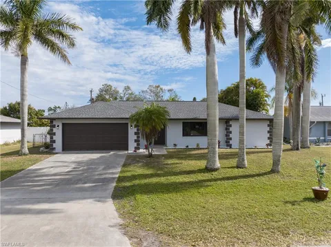 709 SE 10th Pl, Cape Coral, FL 33990 - #: 225004360