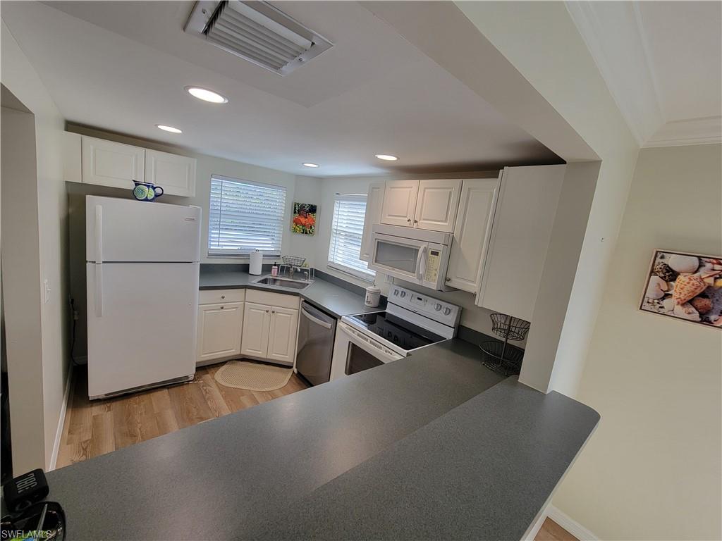 HIGH POINT COUNTRY CLUB - Residential Lease