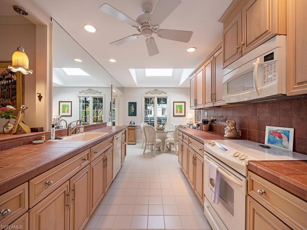 AQUALANE SHORES - Residential