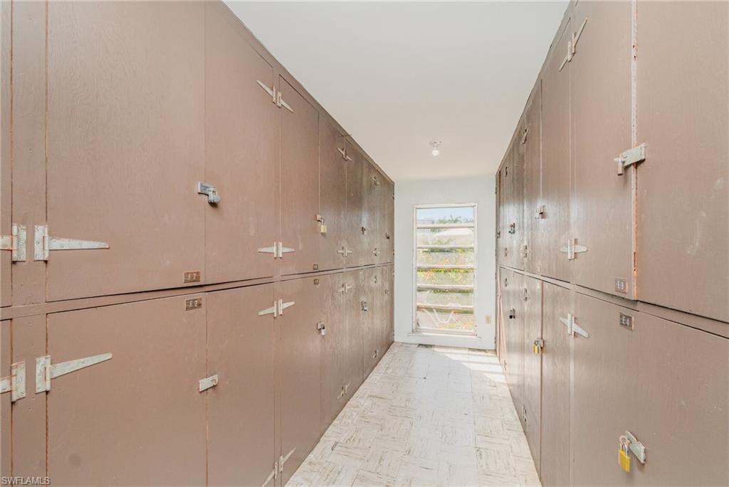 SEABREEZE APTS - Residential