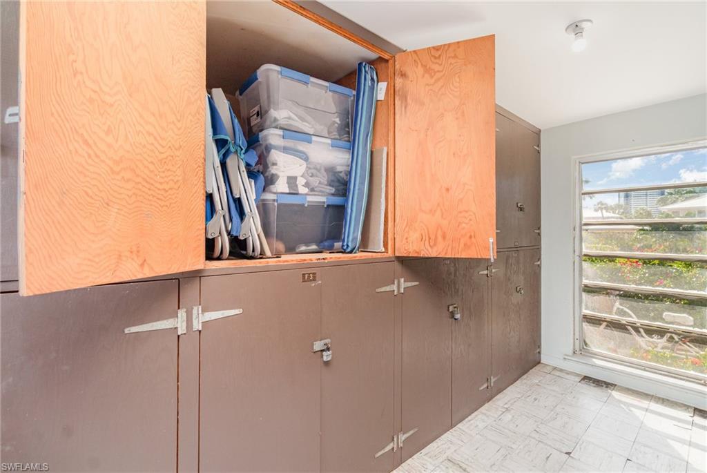 SEABREEZE APTS - Residential