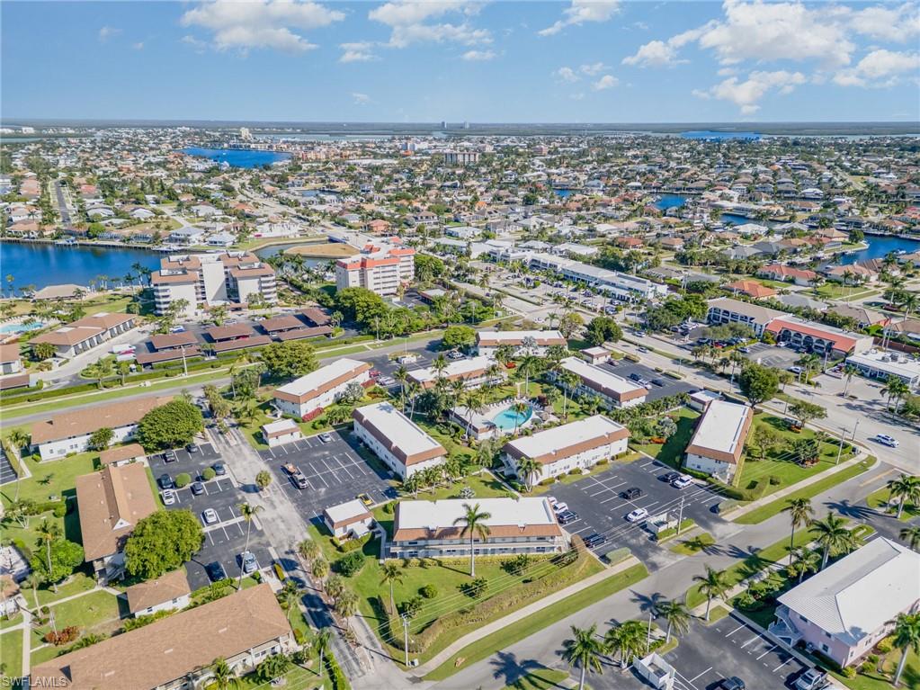 SEABREEZE APTS - Residential