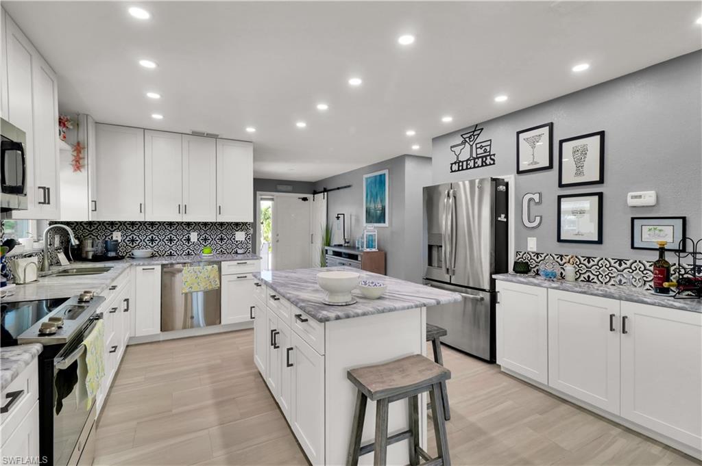 COMMODORE CONDO - Residential