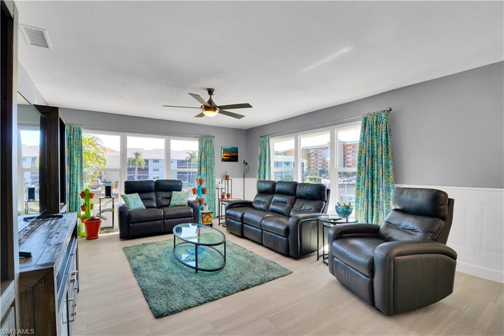 COMMODORE CONDO - Residential