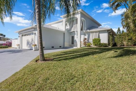 2004 Sheffield AVE MARCO ISLAND FL 34145