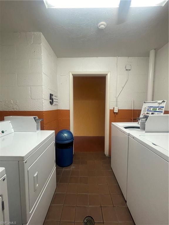 TOWERS CONDO - Residential