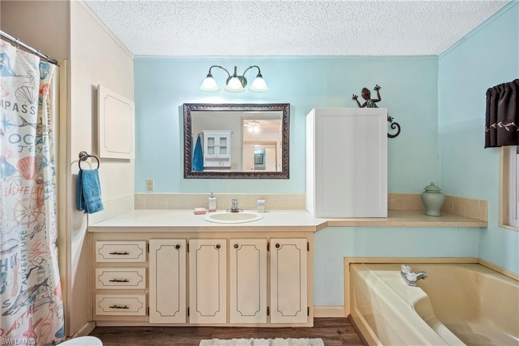 COUNTRY LAKES - Residential