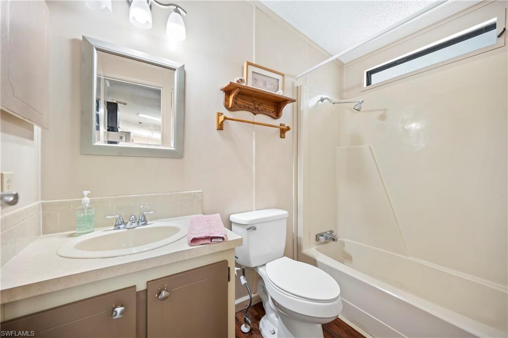 COUNTRY LAKES - Residential