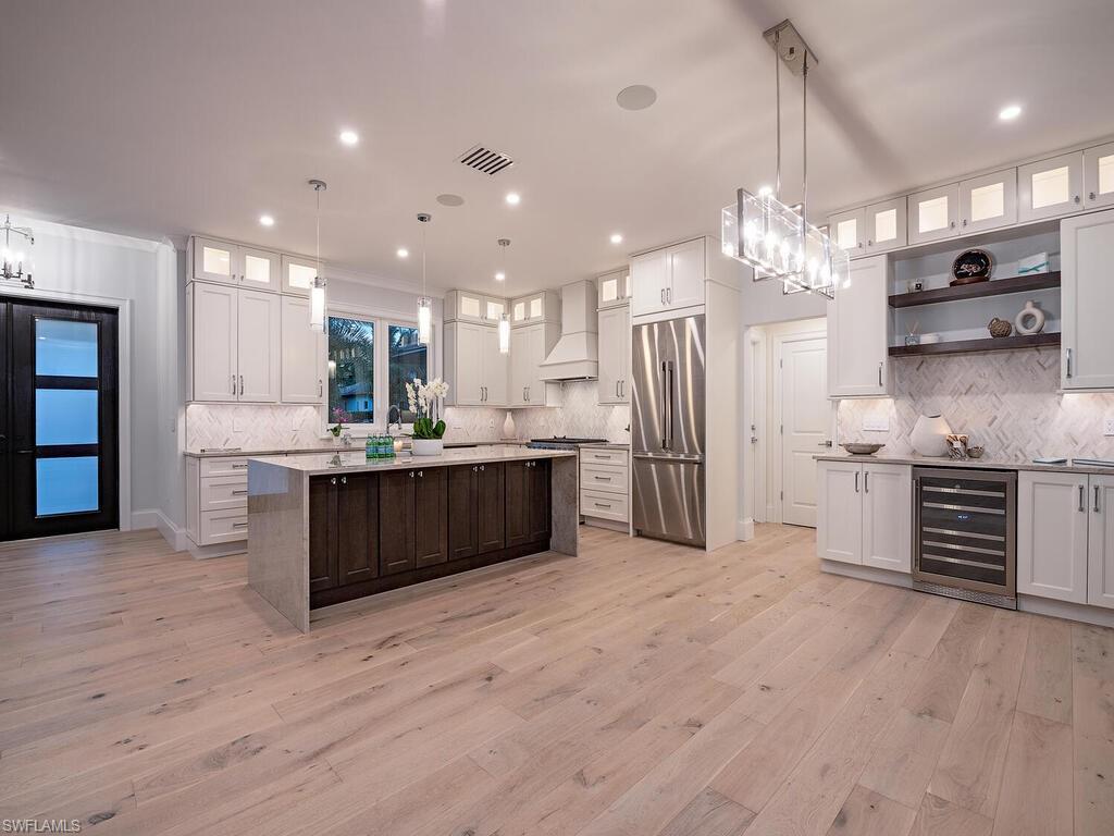 MOORINGS - Residential