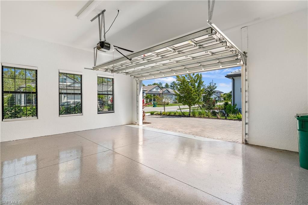 CAYMAS - Residential