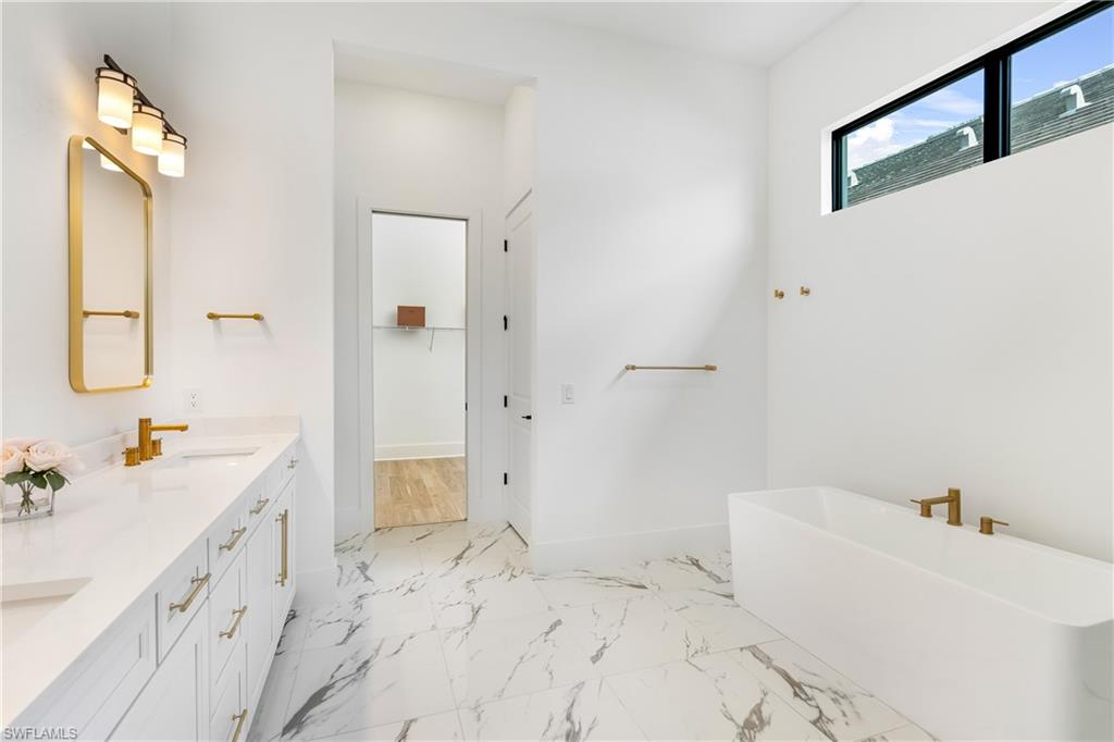 CAYMAS - Residential