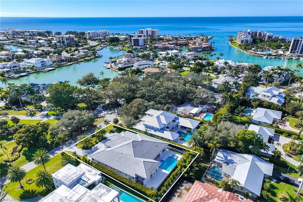 MOORINGS - Residential