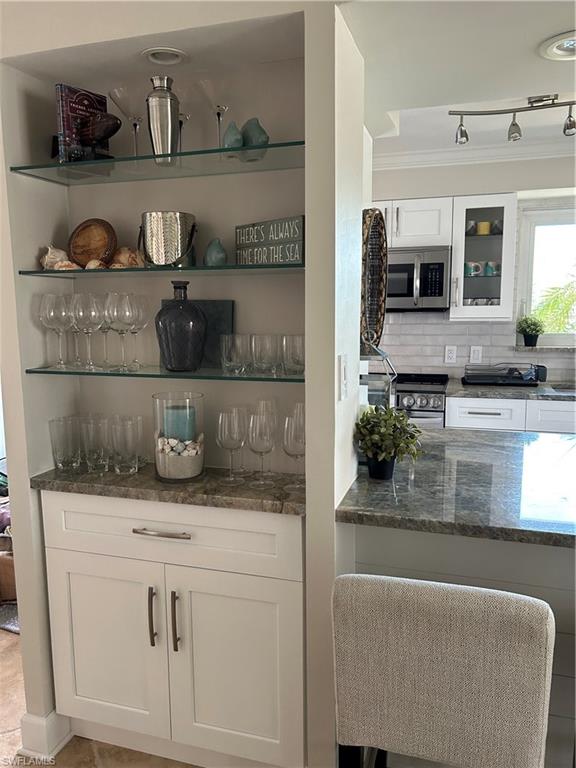 AMBASSADOR CLUB - Residential Lease