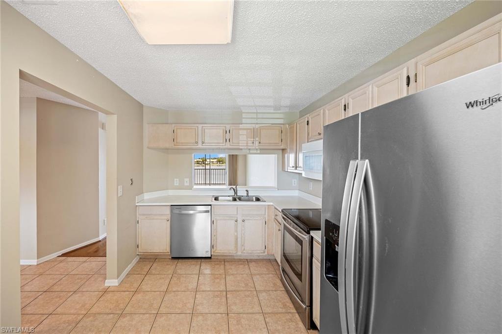 VILLAGES AT EMERALD LAKES - Residential Lease