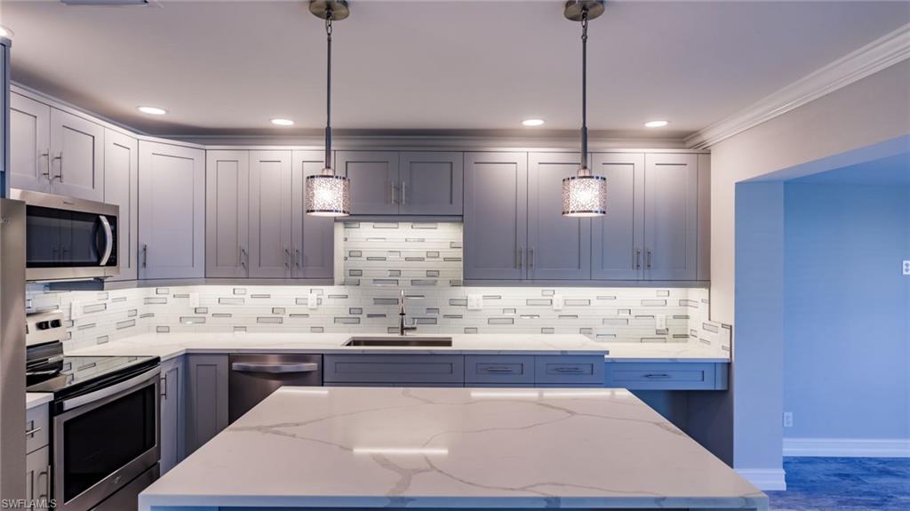 NAPLES TWIN LAKES - Residential