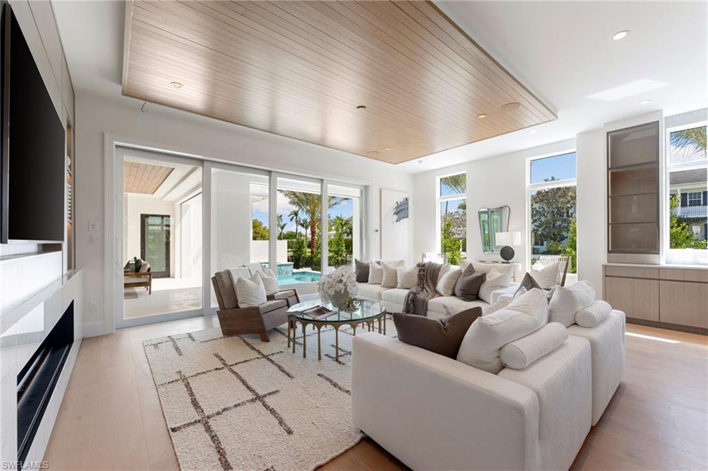 OLDE NAPLES - Residential