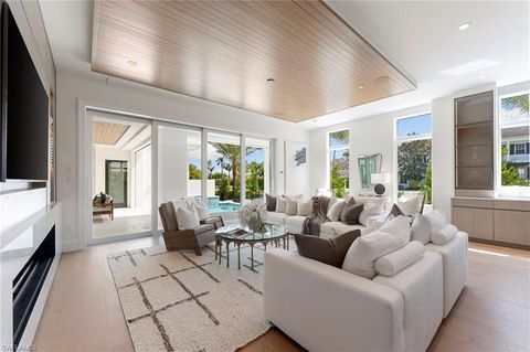 581 14th AVE S NAPLES FL 34102