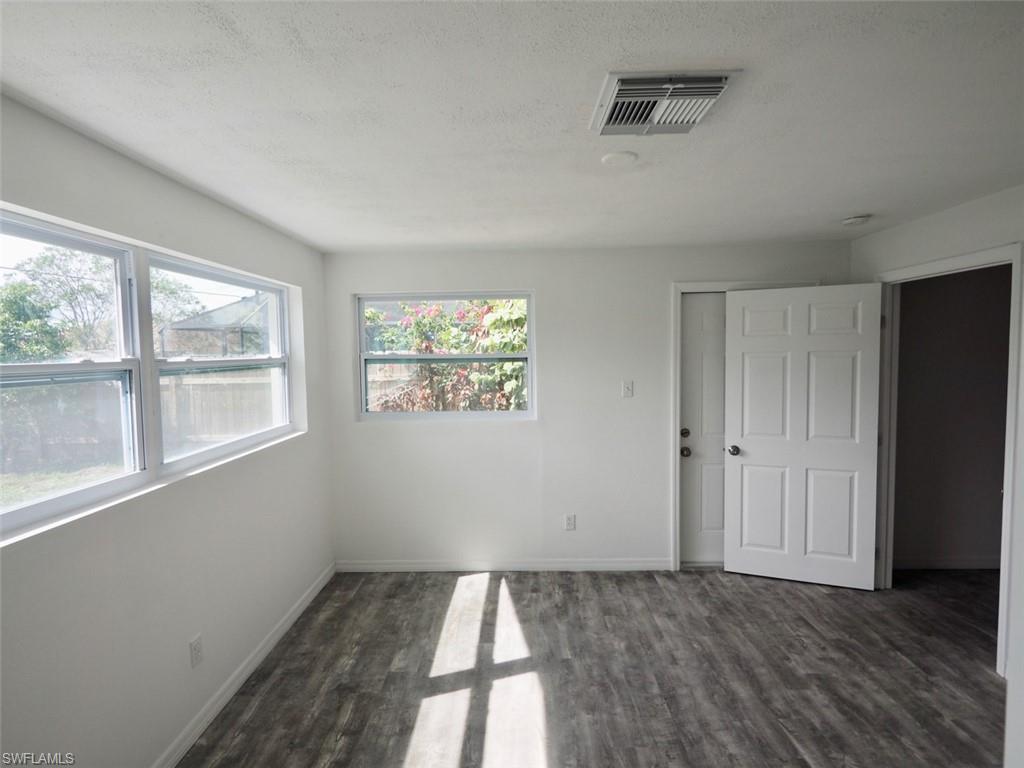 NAPLES PARK - Residential